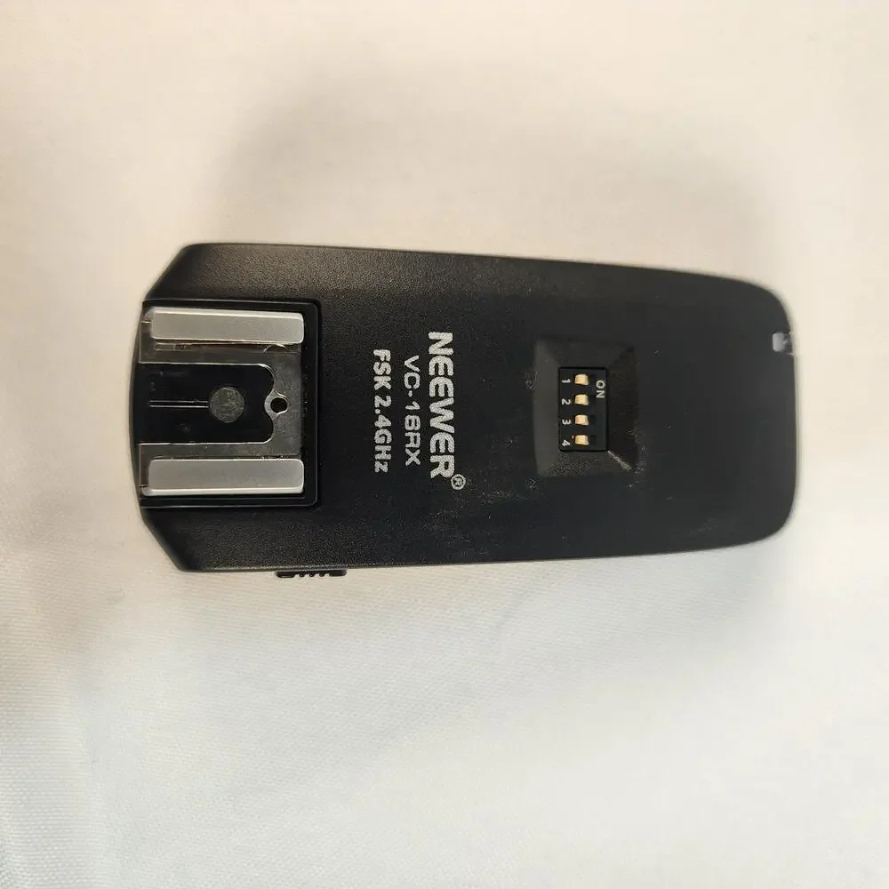 Neewer VC-1BRX 2.4GHz Wireless Flash Trigger Receiver for Photography